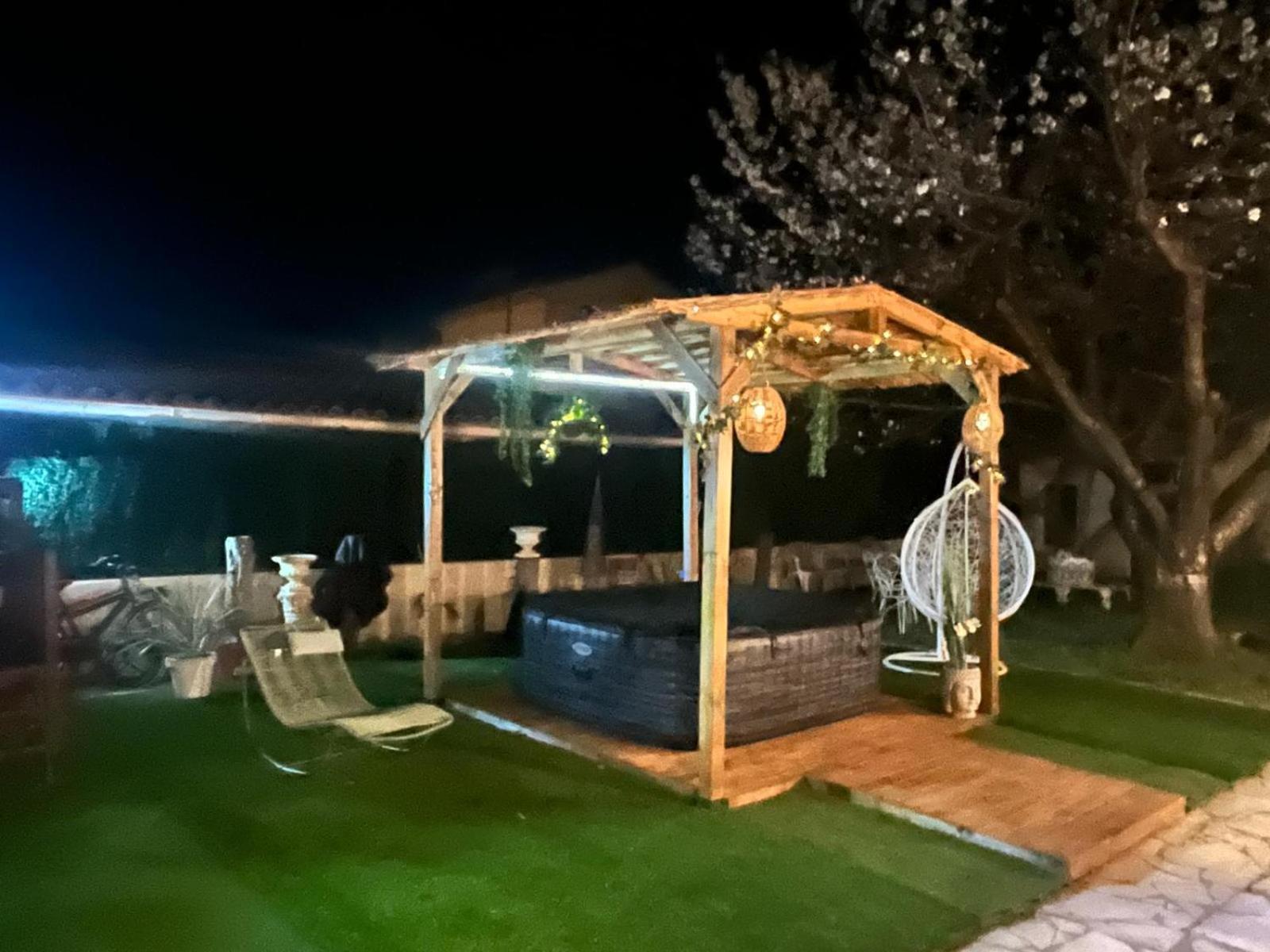 Charmant Studio A Uchaud Ngoại thất bức ảnh